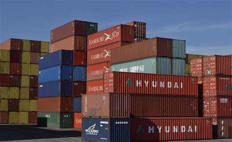 moving overseas shipping containers